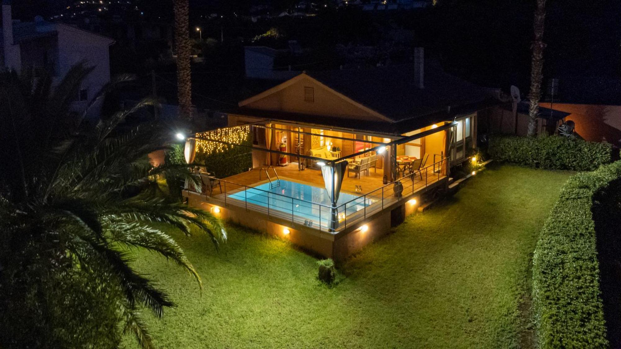 Cozy Small Smart Villa With Private Pool Mikri Mantineia Каламата Екстериор снимка